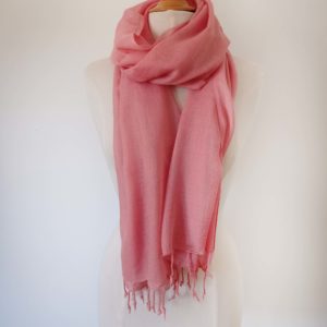 Echarpe smita - rose poudré teint avec de la cochenille