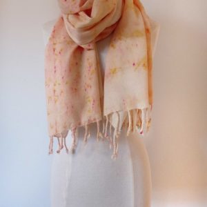 écharpe laine merinos - motif eco print rosé