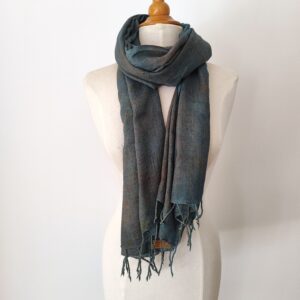 écharpe en soie et laine éco-print et indigo